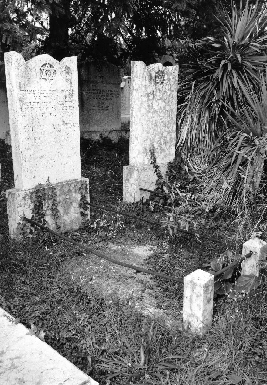 lapide tombale - ambito veneto (sec. XX)