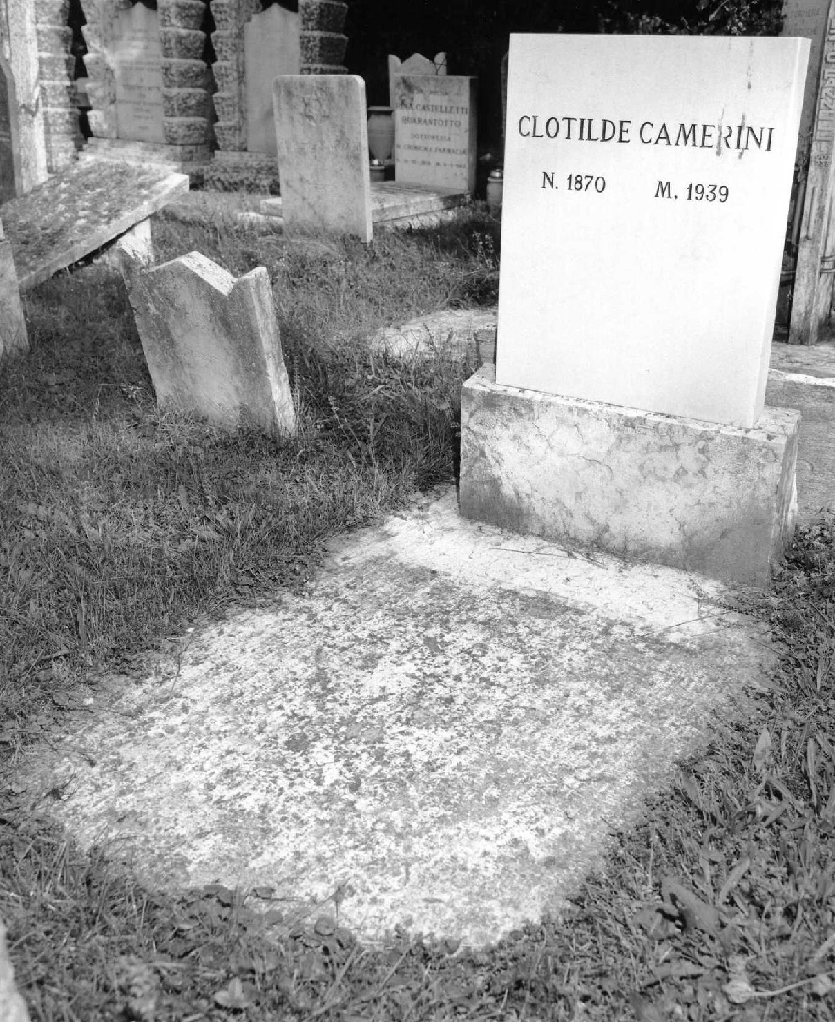 lapide tombale - ambito veneto (sec. XX)