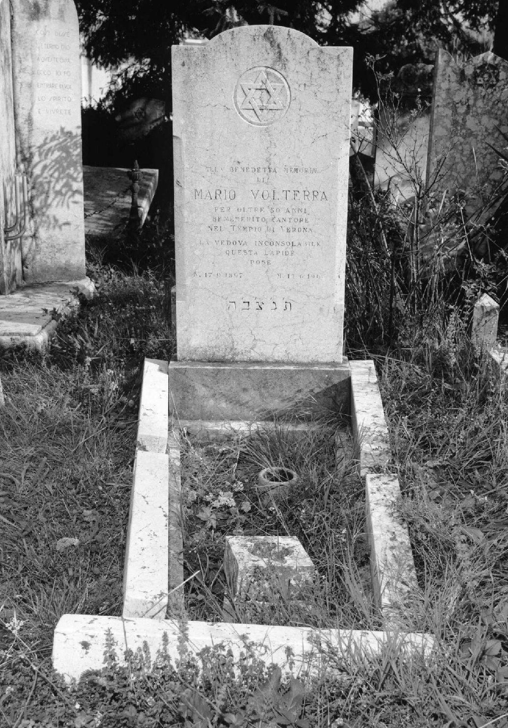 lapide tombale - ambito veneto (sec. XX)