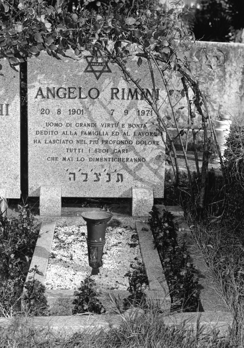 lapide tombale - ambito veneto (sec. XX)