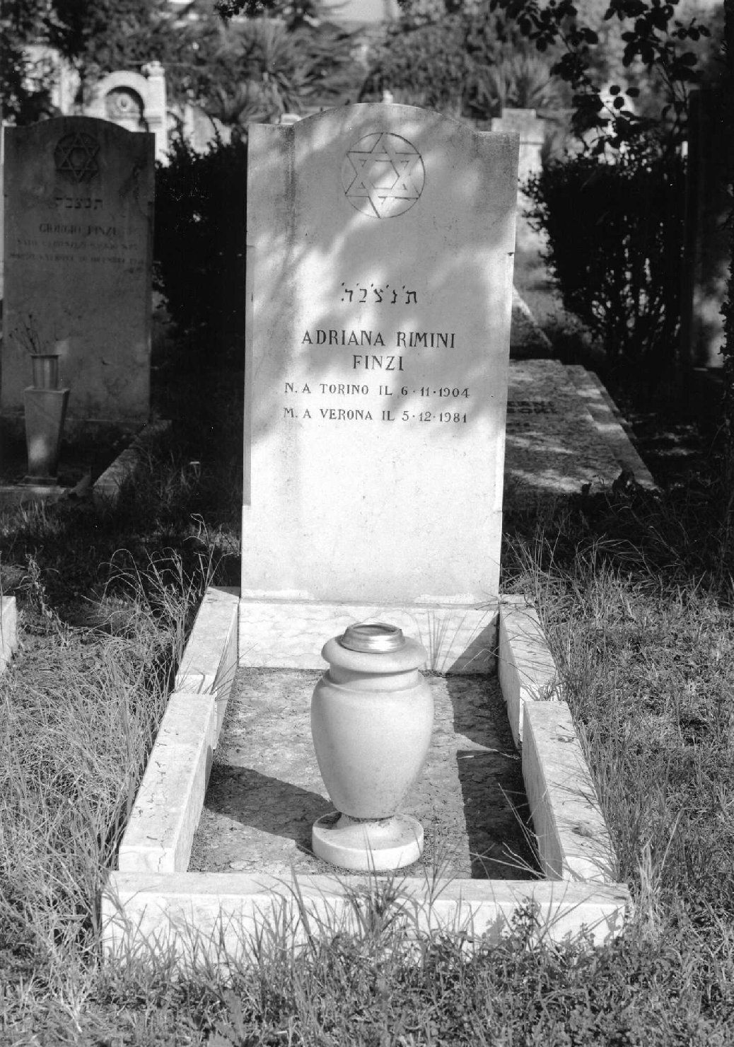 lapide tombale - ambito veneto (sec. XX)