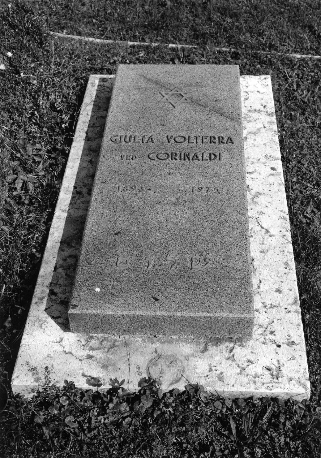 lapide tombale - ambito veneto (sec. XX)