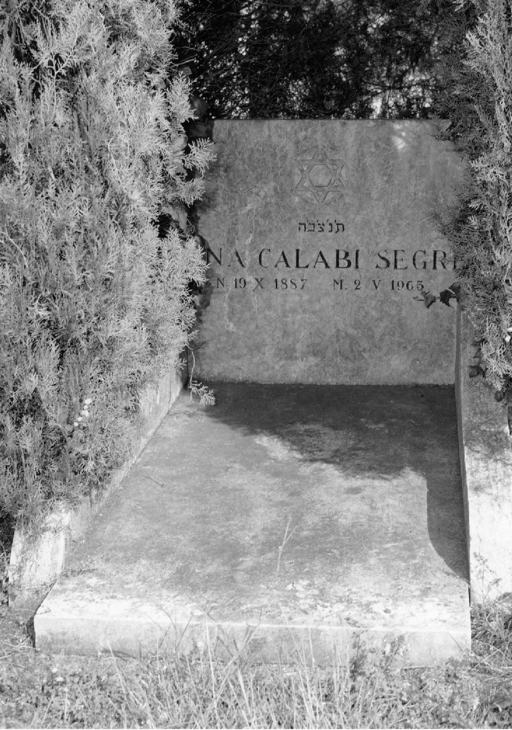 lapide tombale - ambito veneto (sec. XX)