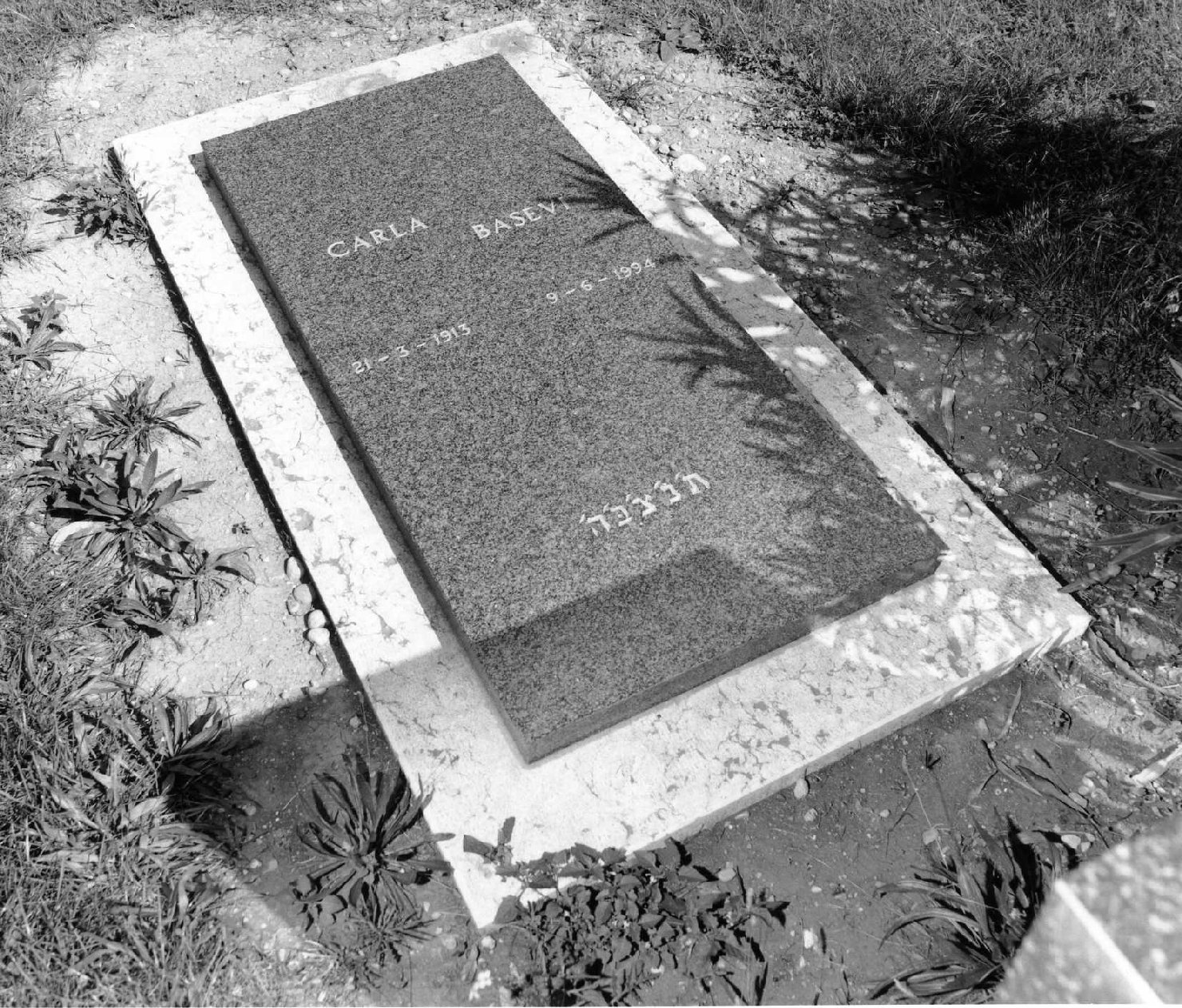 lapide tombale - ambito veneto (sec. XX)