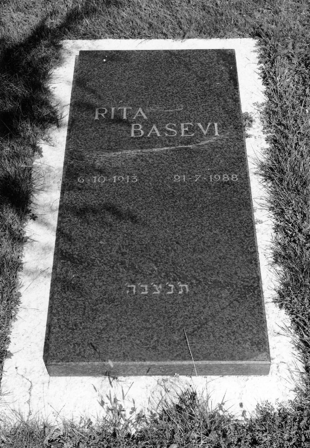 lapide tombale - ambito veneto (sec. XX)