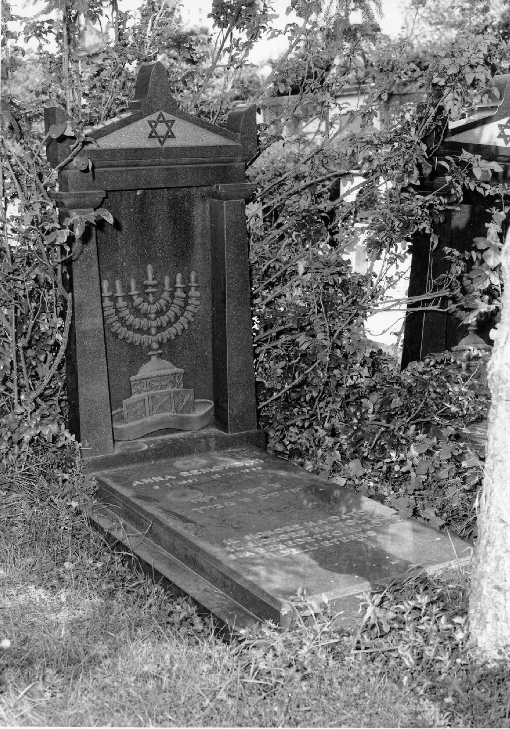 monumento funebre - ambito veneto (sec. XX)