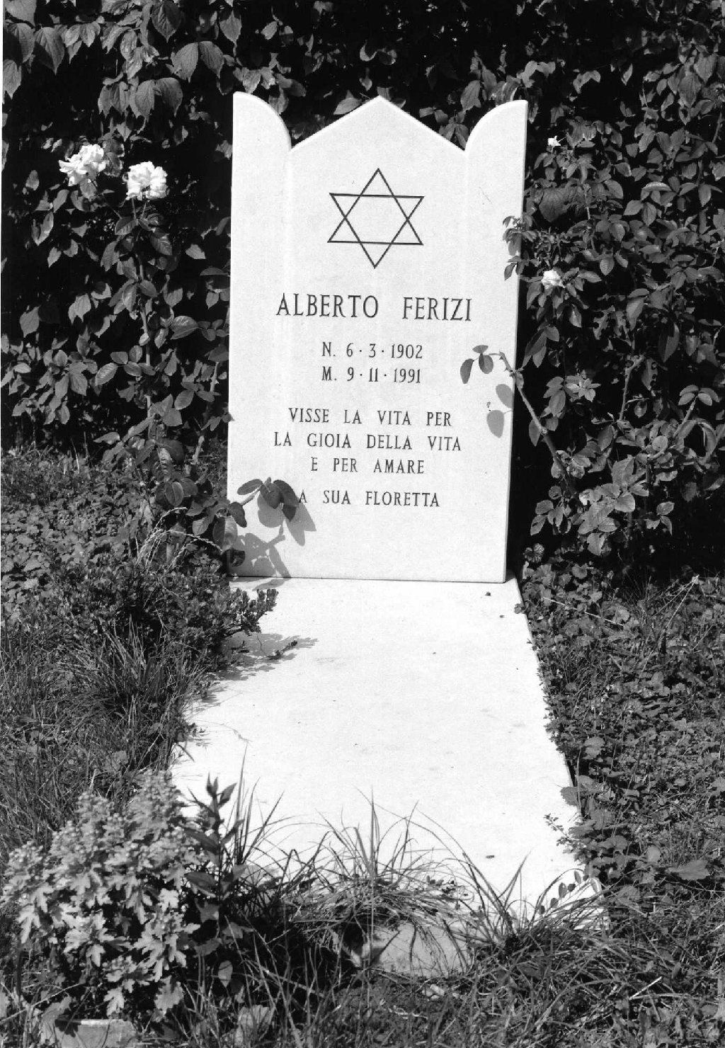 lapide tombale - ambito veneto (sec. XX)