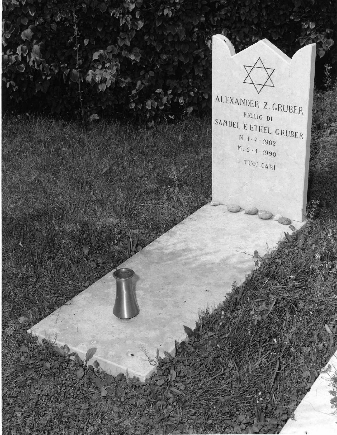 lapide tombale - ambito veneto (sec. XX)