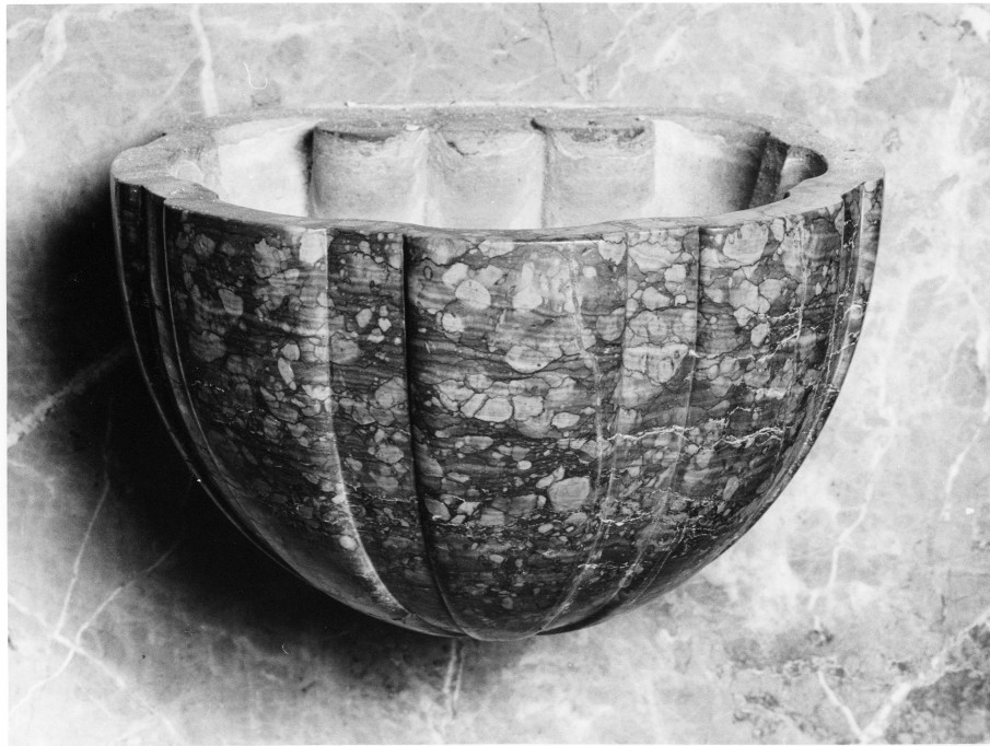 acquasantiera - a conchiglia - ambito veneto (sec. XX)