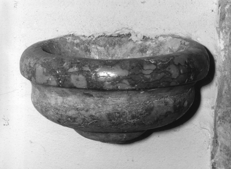 acquasantiera da parete - ambito veronese (sec. XIX)