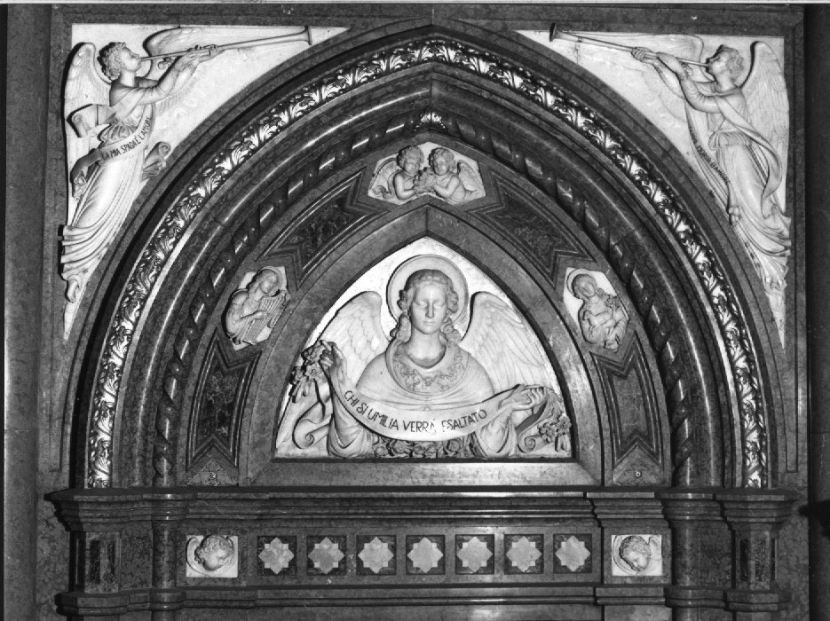 angeli musicanti (rilievo) di Arrighini Enrico (sec. XX)