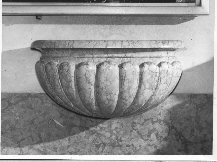 acquasantiera da parete - bottega veneta (ultimo quarto sec. XVIII)