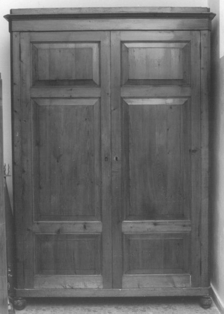 armadio - ambito veneto (prima metà sec. XX)