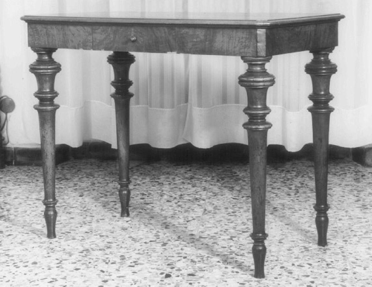 tavolo - ambito veneto (seconda metà sec. XIX)