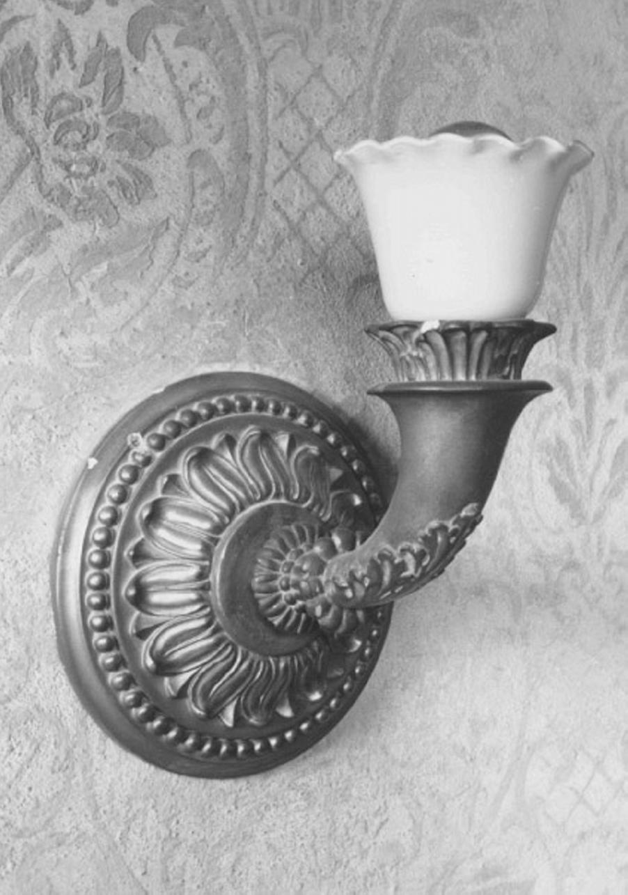 lampada - a muro, serie - ambito veneto (primo quarto sec. XX)