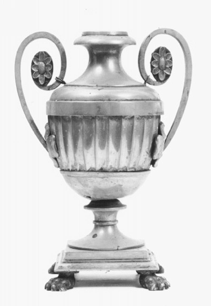 vaso d'altare con composizione floreale, serie - ambito veneto (primo quarto sec. XX)