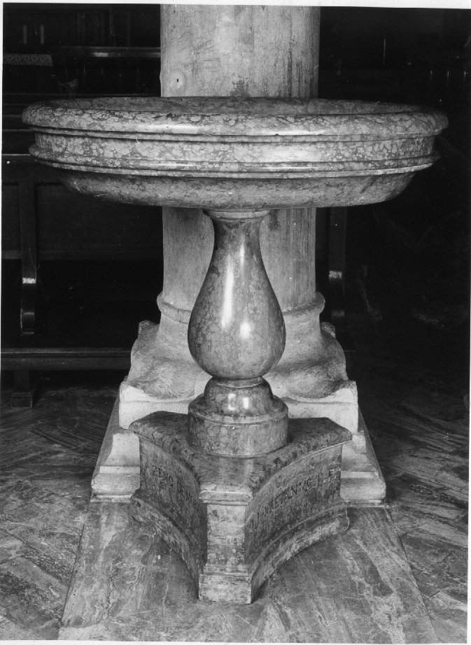 acquasantiera - a fusto - ambito veneto (sec. XVI)