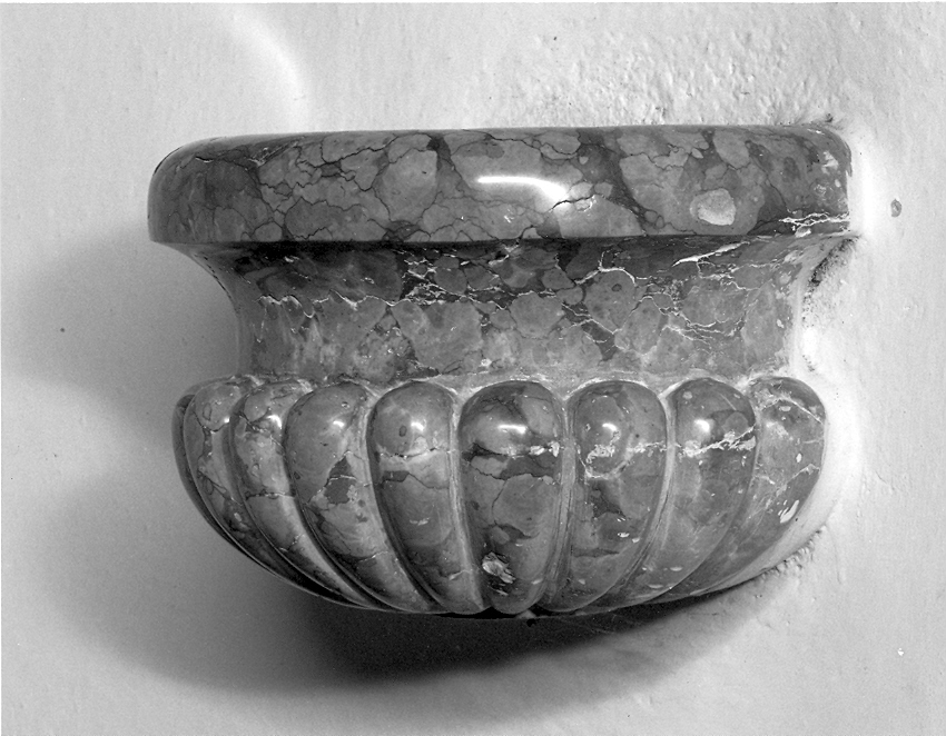 acquasantiera da parete - ambito veneto (sec. XX)