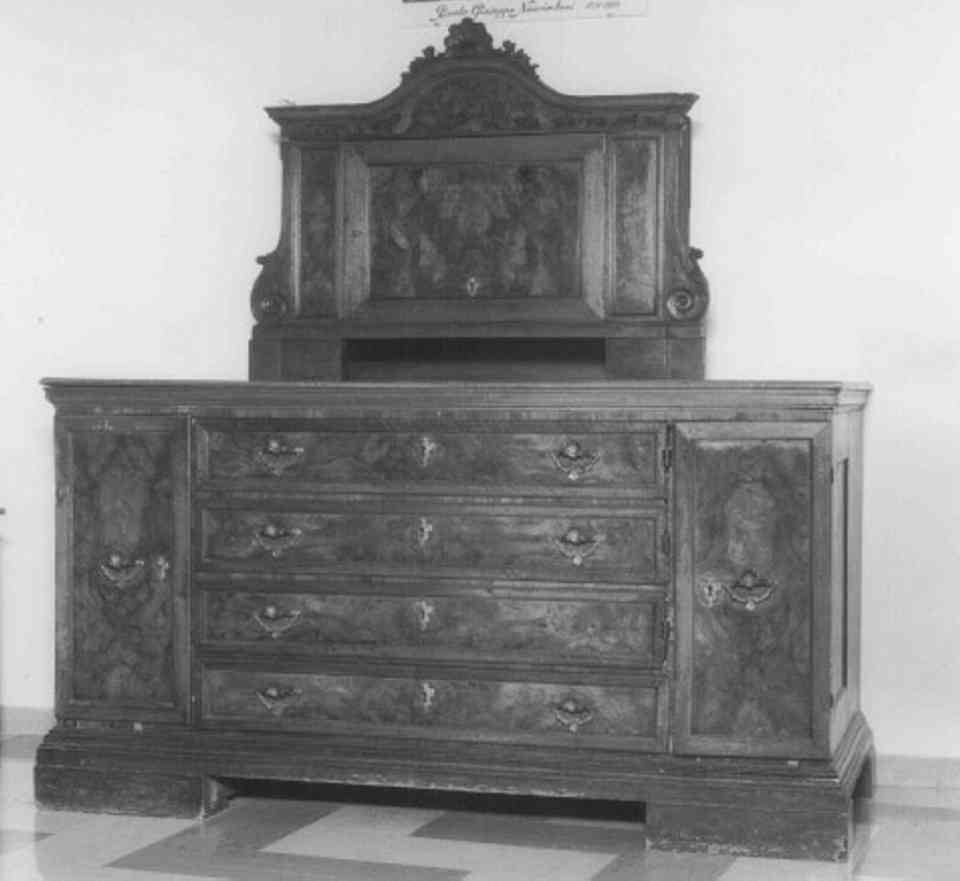 credenza con alzata - ambito veneto (sec. XVIII)