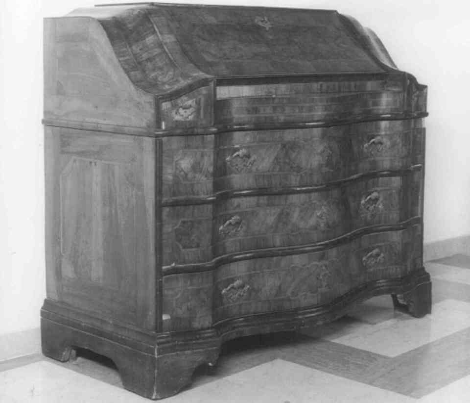 cassettone - a ribalta - ambito veneto (prima metà sec. XVIII)