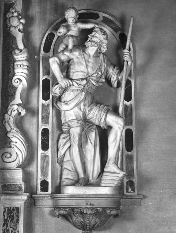 San Cristoforo guada il fiume con Gesù Bambino sulle spalle (statua, opera isolata) - ambito veneto (sec. XVII)