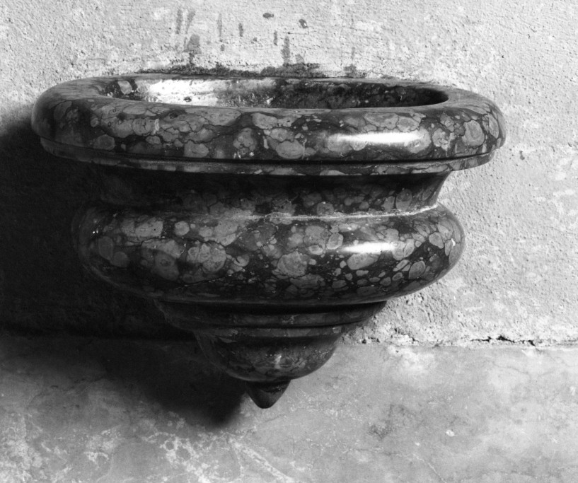 acquasantiera da parete - ambito veronese (sec. XIX)