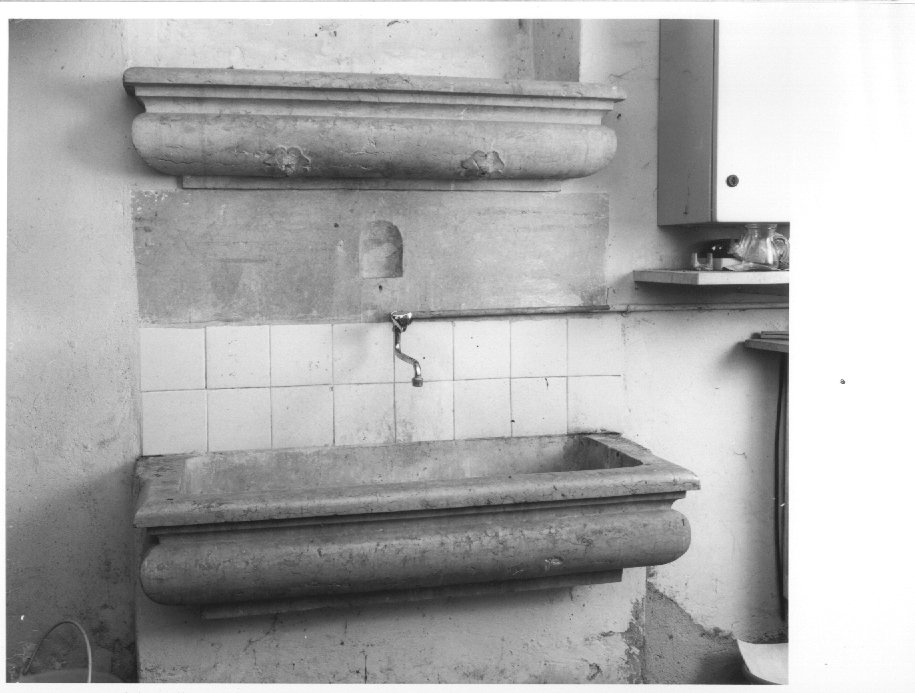lavabo da sacrestia - ambito veneto (sec. XVI)