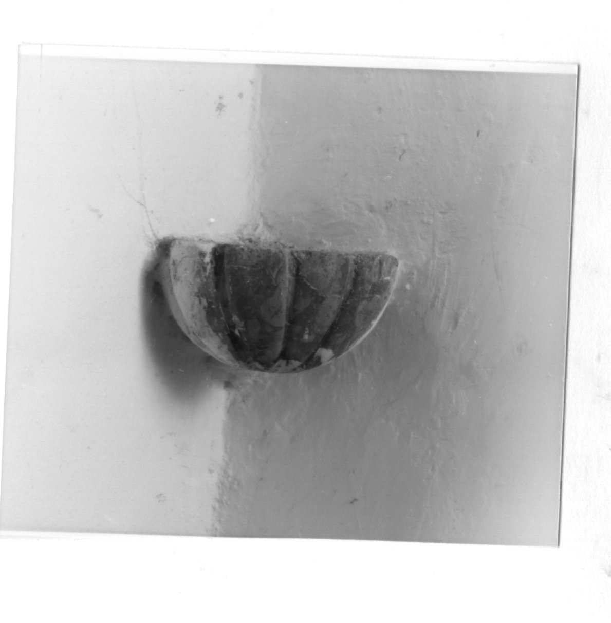 acquasantiera da parete - ambito veneto (sec. XIX)