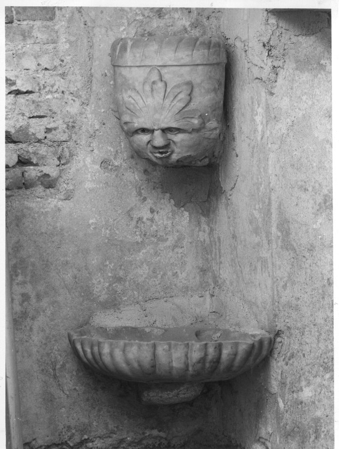 acquasantiera da parete, insieme - manifattura bassanese (sec. XVIII)