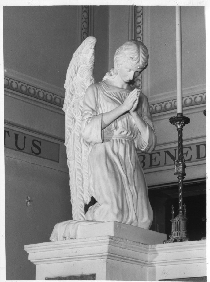 angelo orante (scultura) di Serafini V (sec. XX)