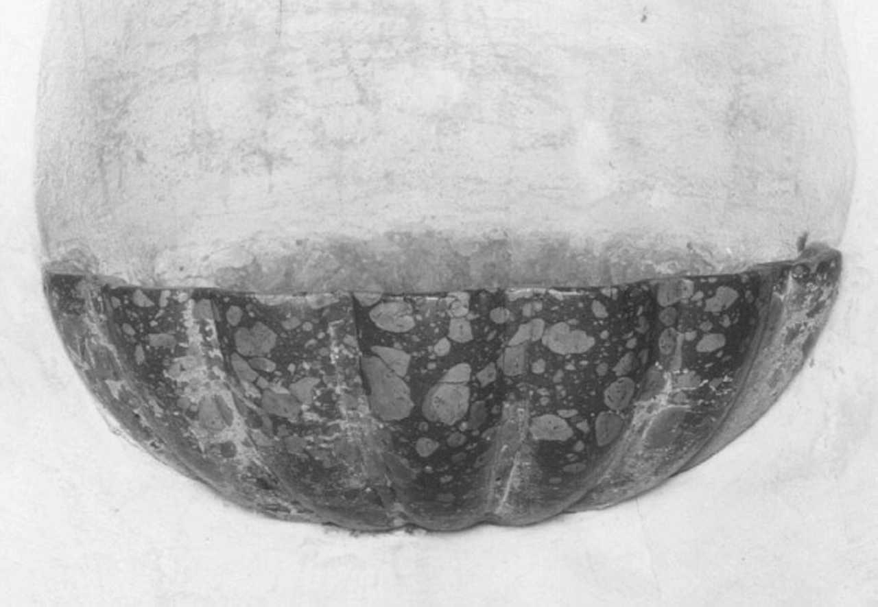 acquasantiera - a conchiglia - ambito veronese (secc. XVII/ XVIII)