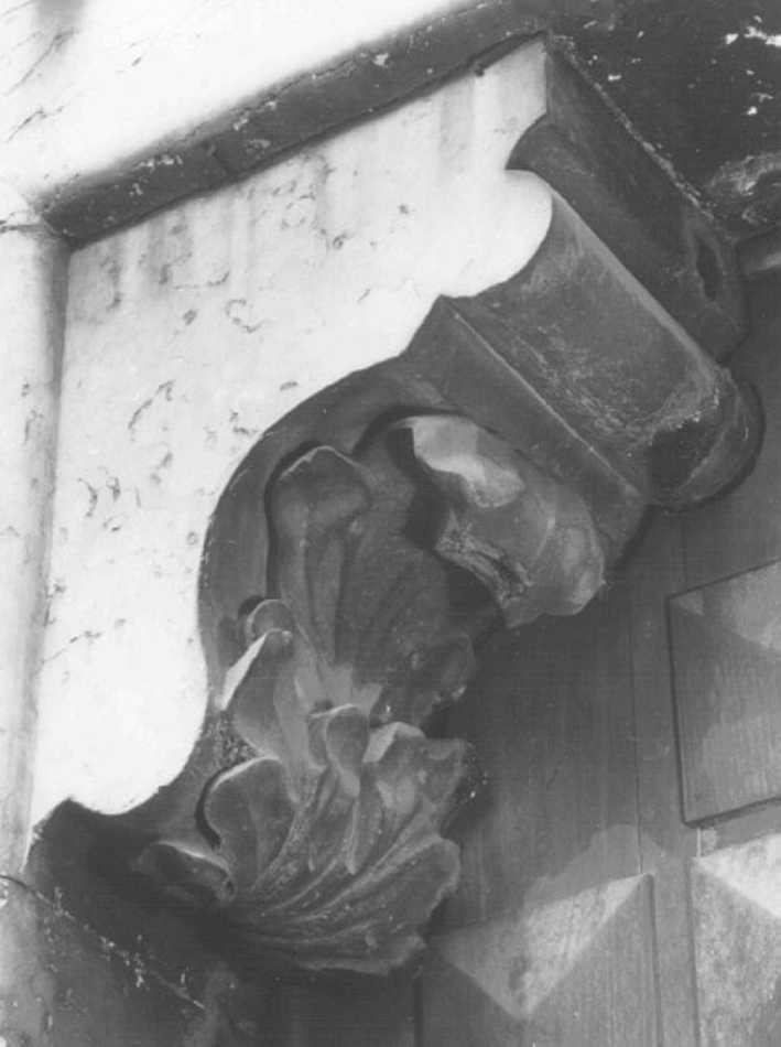 motivi decorativi vegetali (mensola, elemento d'insieme) - ambito veneto (sec. XV)