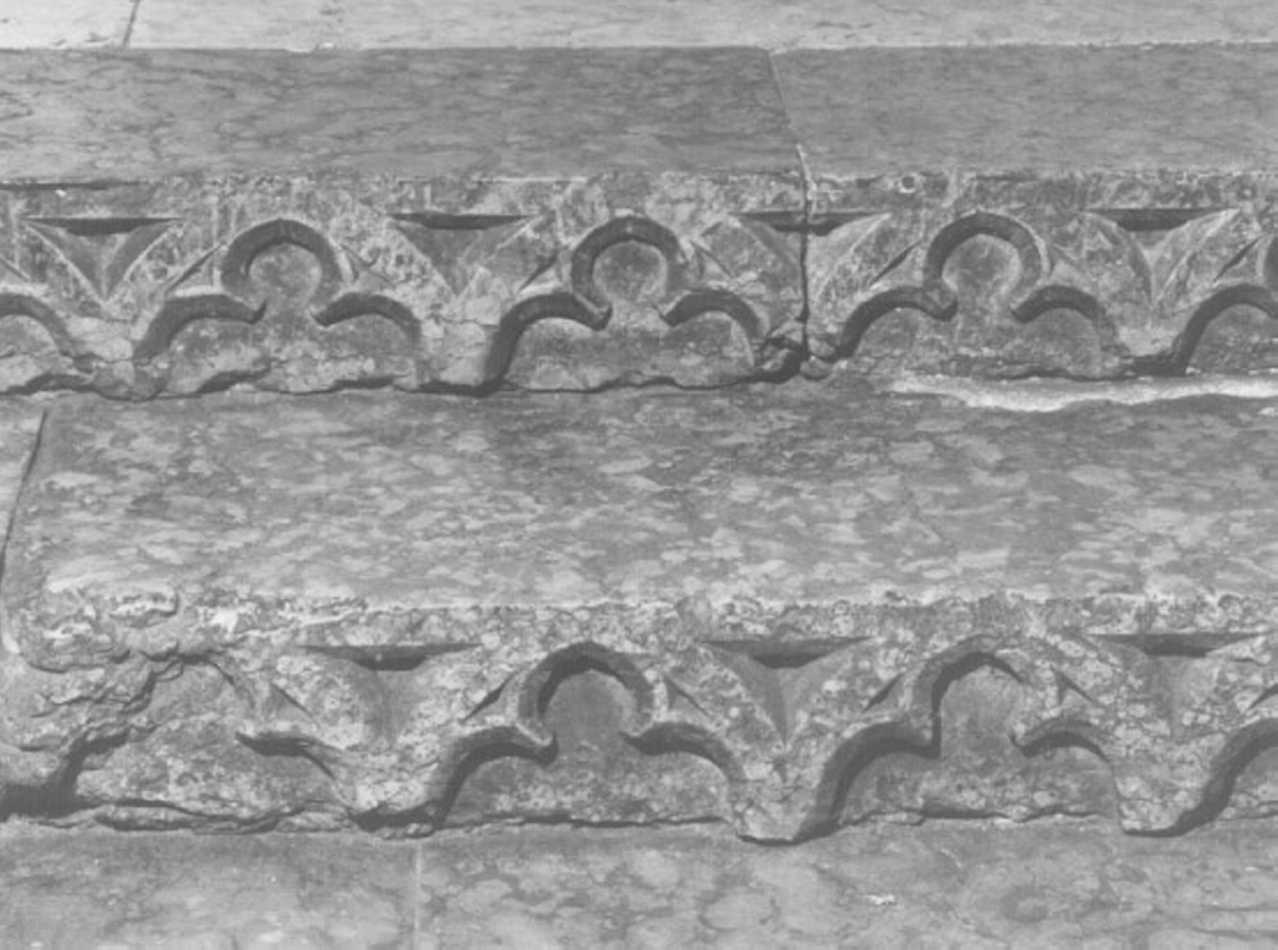 motivi decorativi trilobati (rilievo) - ambito veneto (sec. XIV)