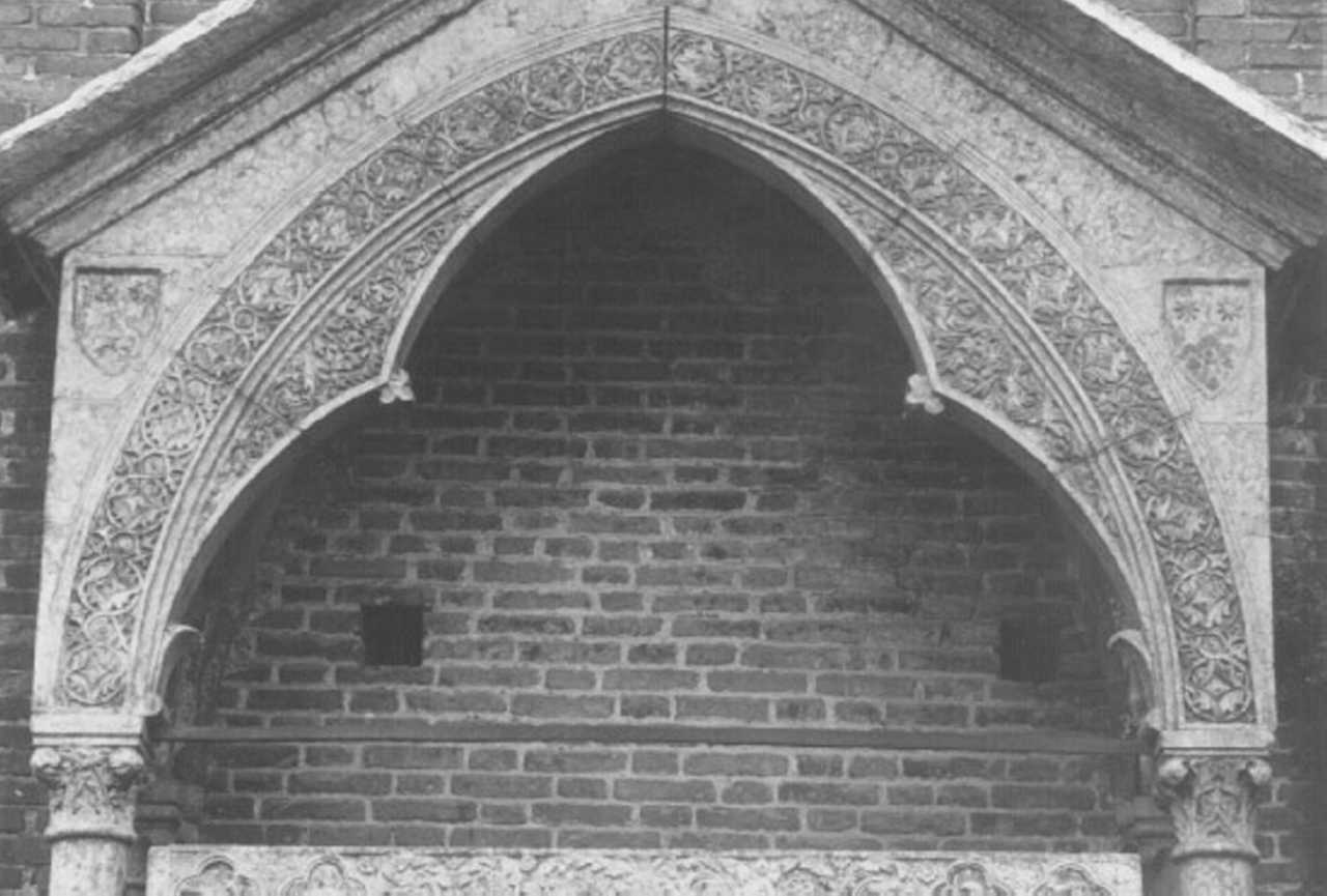 motivi decorativi (rilievo) di Enrico Di Rigino (attribuito) (secc. XIII/ XIV)