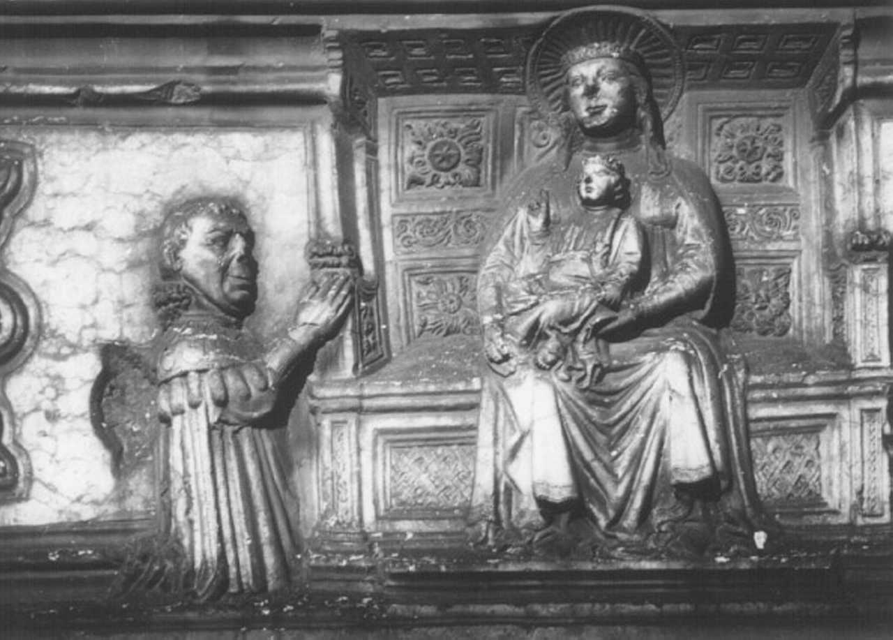 Madonna con bambino in trono con Guglielmo di Castelbarco (rilievo) di Enrico Di Rigino (sec. XIV)