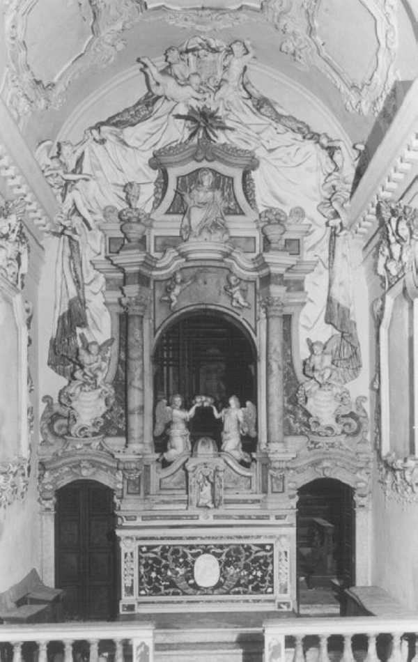 angeli reggicortina (decorazione plastica) di Cignaroli Diomiro (attribuito) (sec. XVIII)