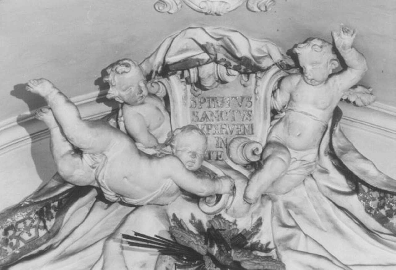 angioletti reggicartiglio (rilievo) di Cignaroli Diomiro (attribuito) (sec. XVIII)