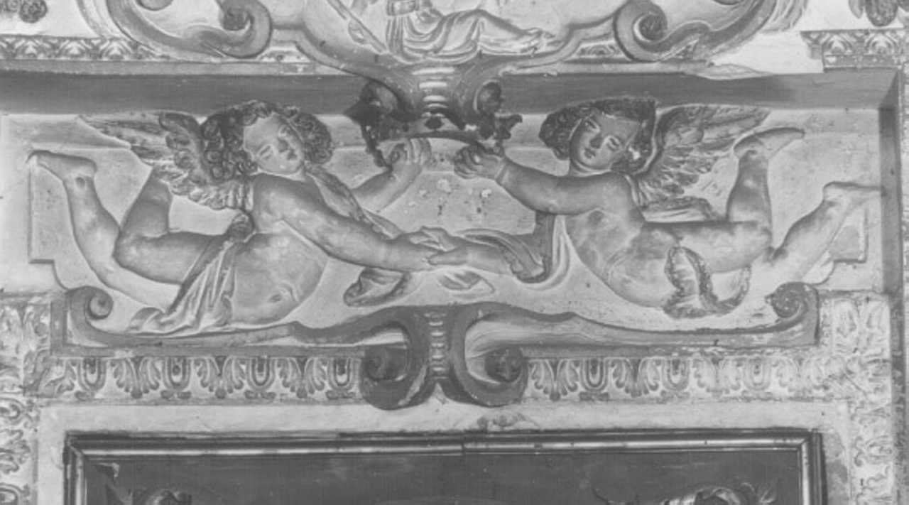 angeli reggicorona (rilievo) di Reti Davide (maniera) (sec. XVII)
