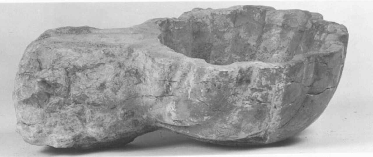 acquasantiera - a conchiglia - ambito veronese (secc. XVII/ XVIII)