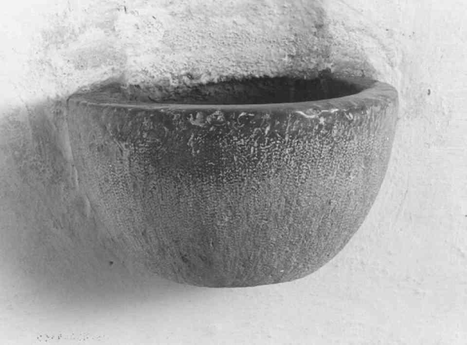 acquasantiera da parete - ambito veronese (sec. XVI)