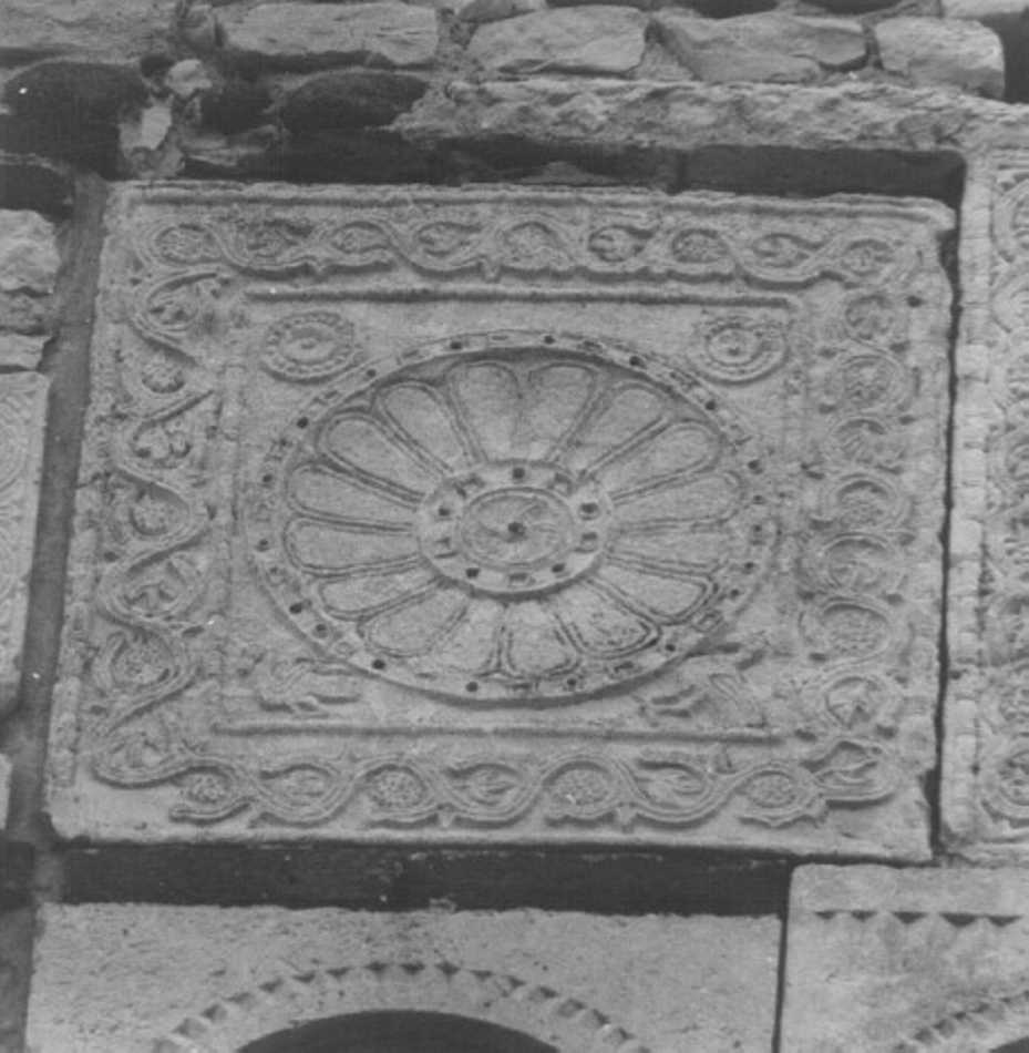 motivi decorativi (rilievo, frammento) - ambito veronese, ambito ravennate (sec. XI)