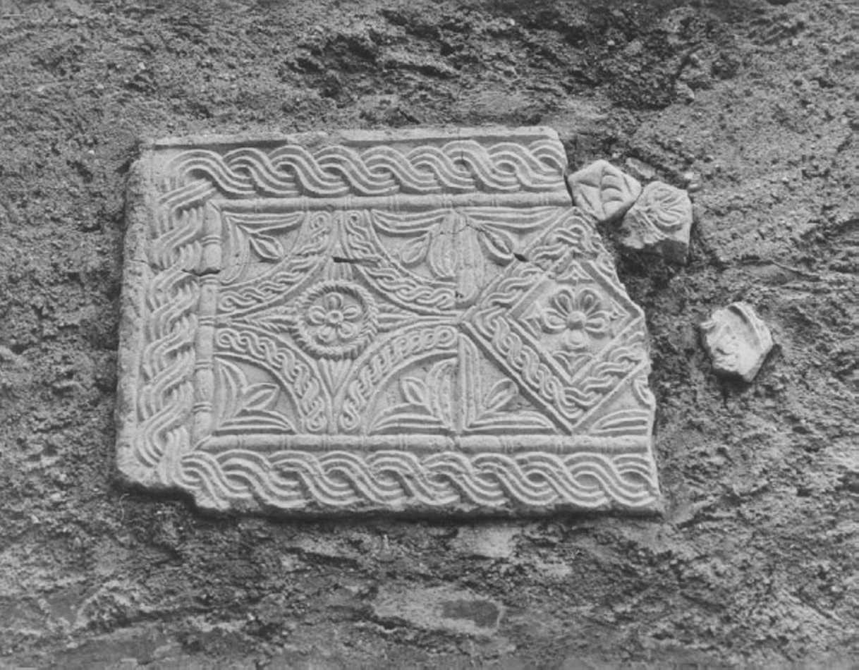 decorazione plastica, frammento - ambito veronese (sec. IX)