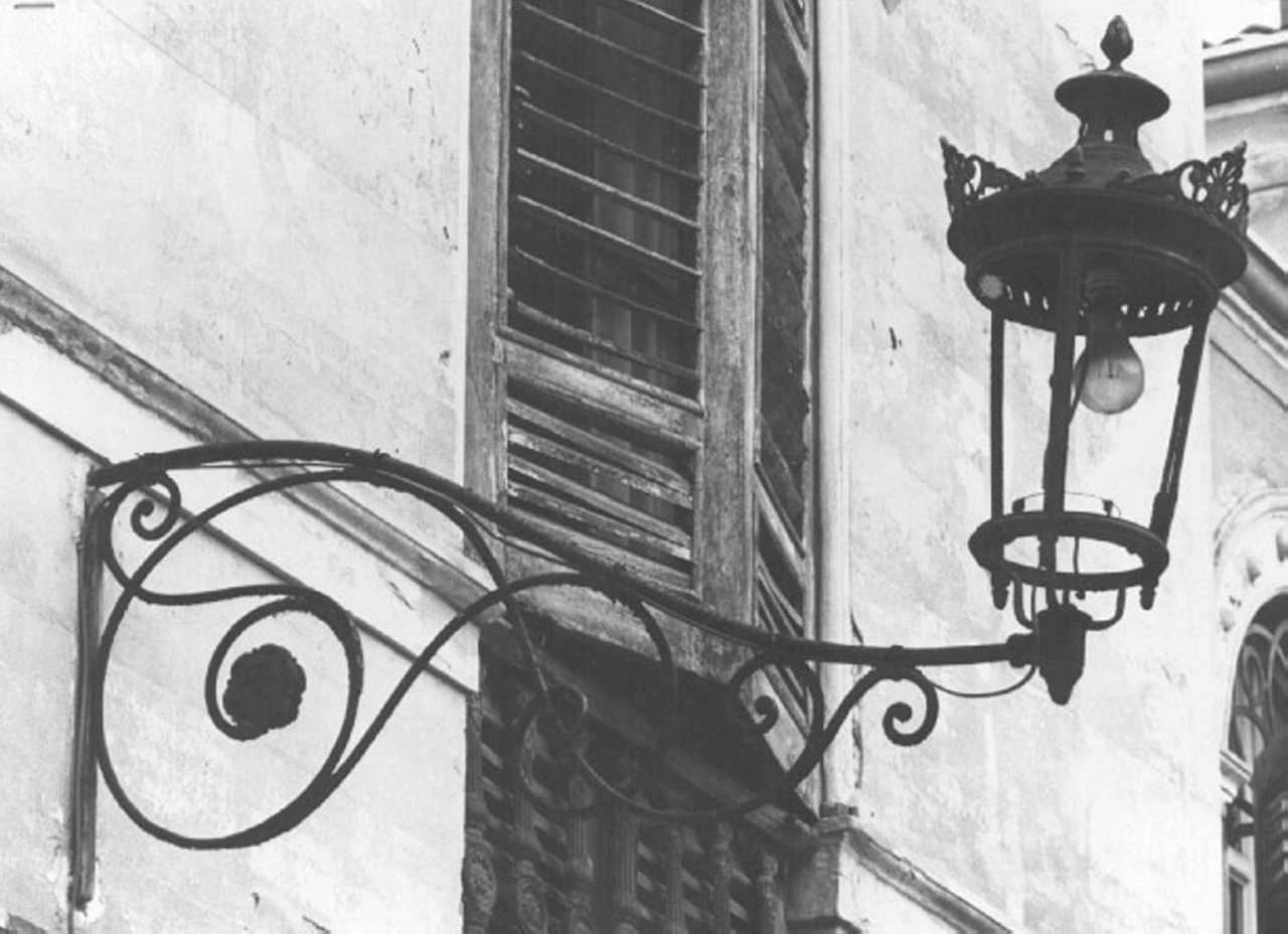 lampada - a muro - ambito veneto (sec. XIX)