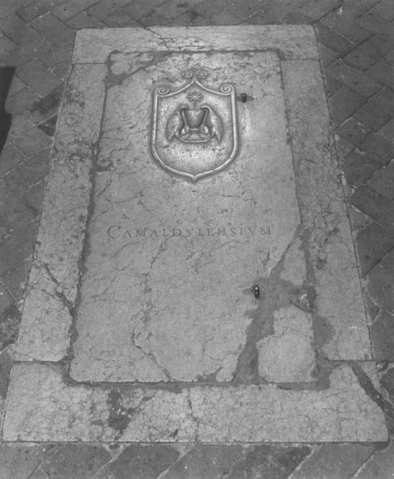 emblema dell'Ordine camaldolese (lastra tombale) - ambito veneto (sec. XVI)
