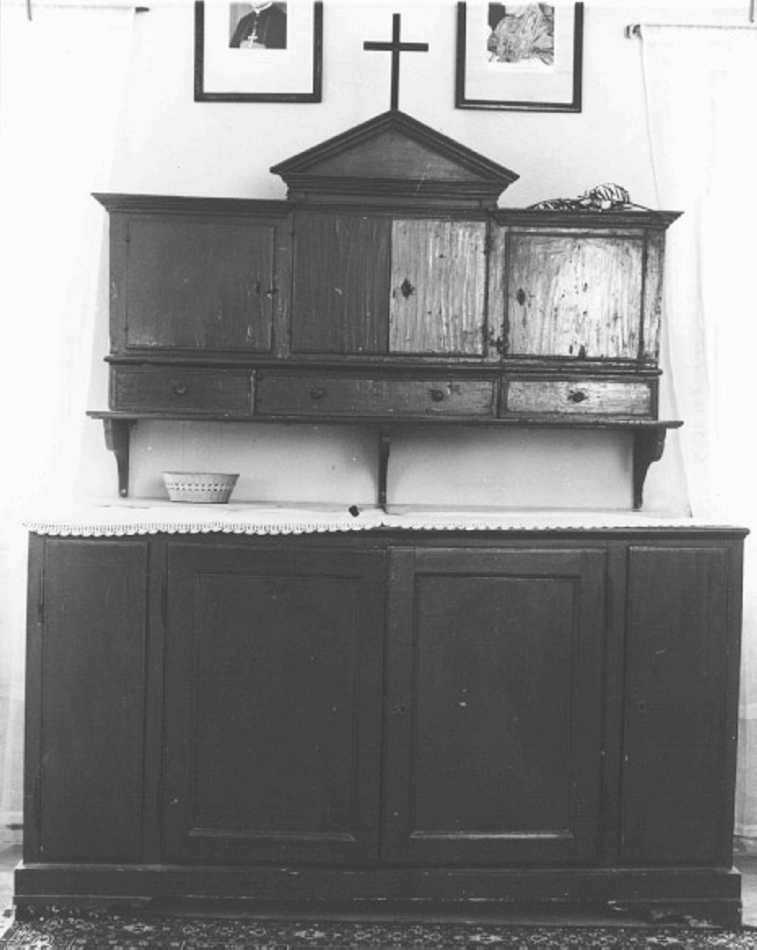 mobile da sacrestia con alzata - ambito veneto (fine sec. XIX)