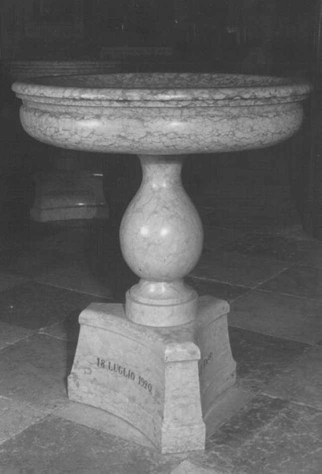 acquasantiera - a fusto di Bellante Giacomo (sec. XX)