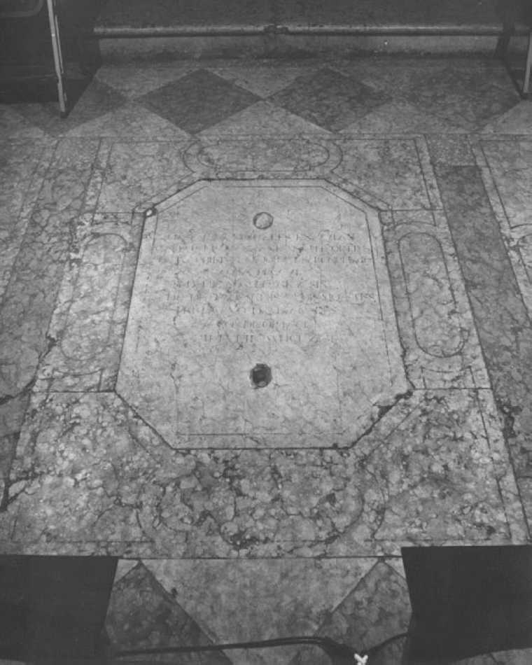lastra tombale di Morone Domenico (e aiuti) (sec. XVI)