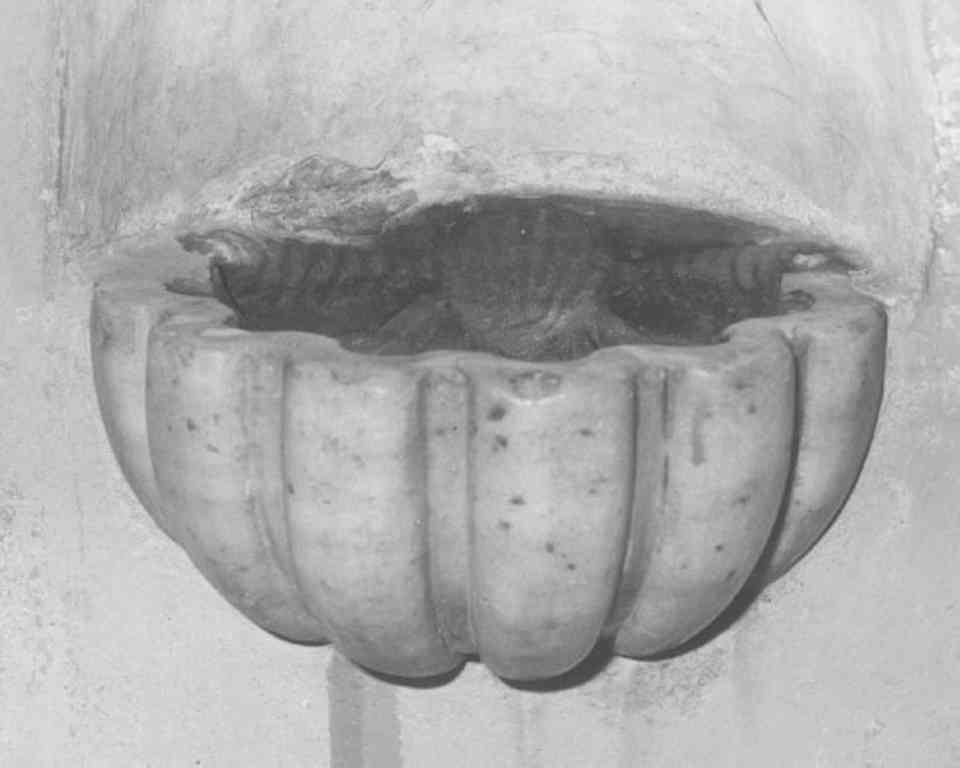 acquasantiera da parete - ambito veneto (sec. XVII)