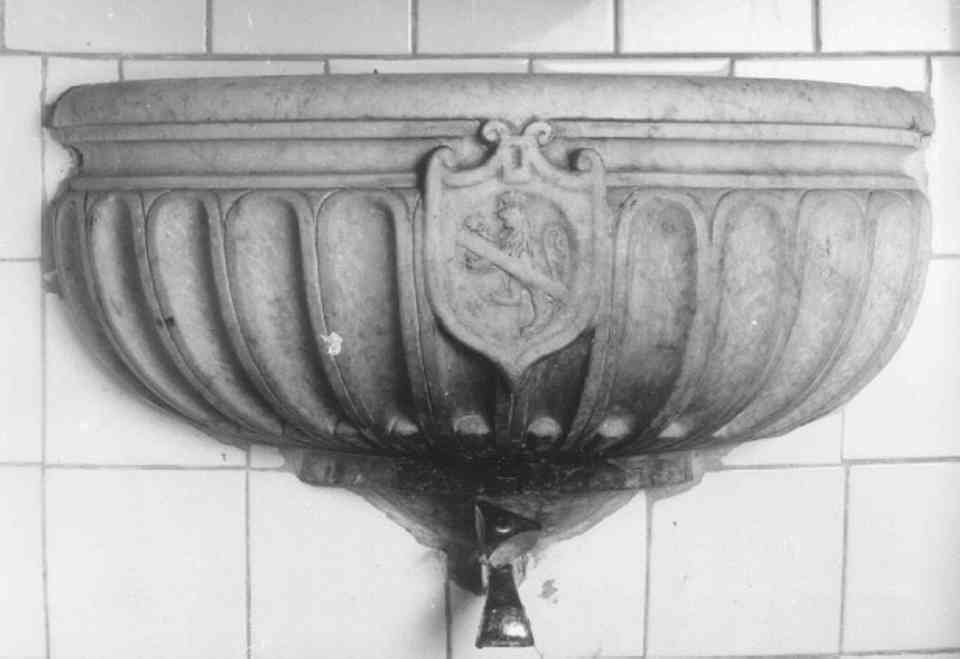 acquasantiera da parete - ambito veneto (sec. XVI)