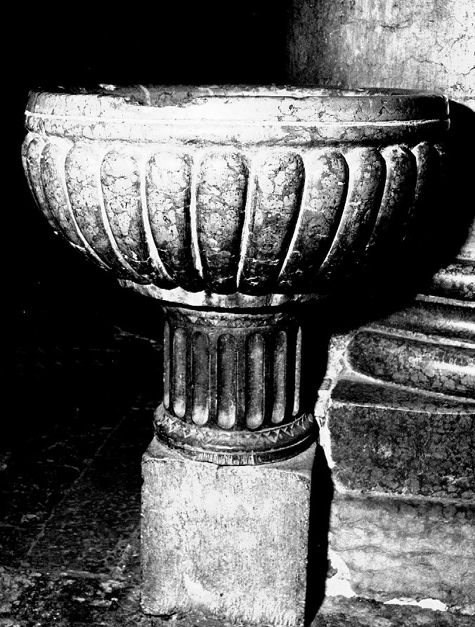 acquasantiera - ambito veneto (sec. XVI)